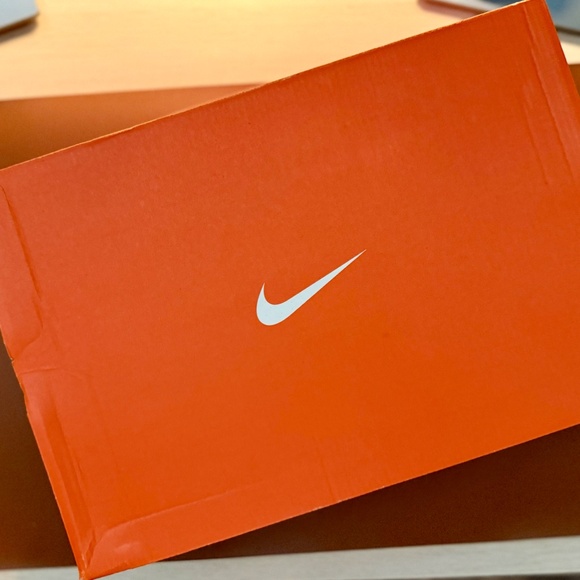 NWT NIKE METCON 9 WHITE/WHITE-DEEP ROYAL BLUE BLANC/BLEU ROYAL FNC/BLANC - Picture 8 of 8